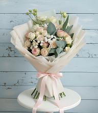 Букет цветов из:  Розы и Лизиантусы в Троицко-Печорске