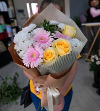 Букет цветов из:  Герберы, Розы и Хризантемы в Троицко-Печорске