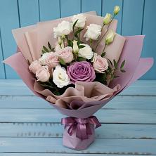 Букет цветов из:  Розы и Лизиантусы в Троицко-Печорске