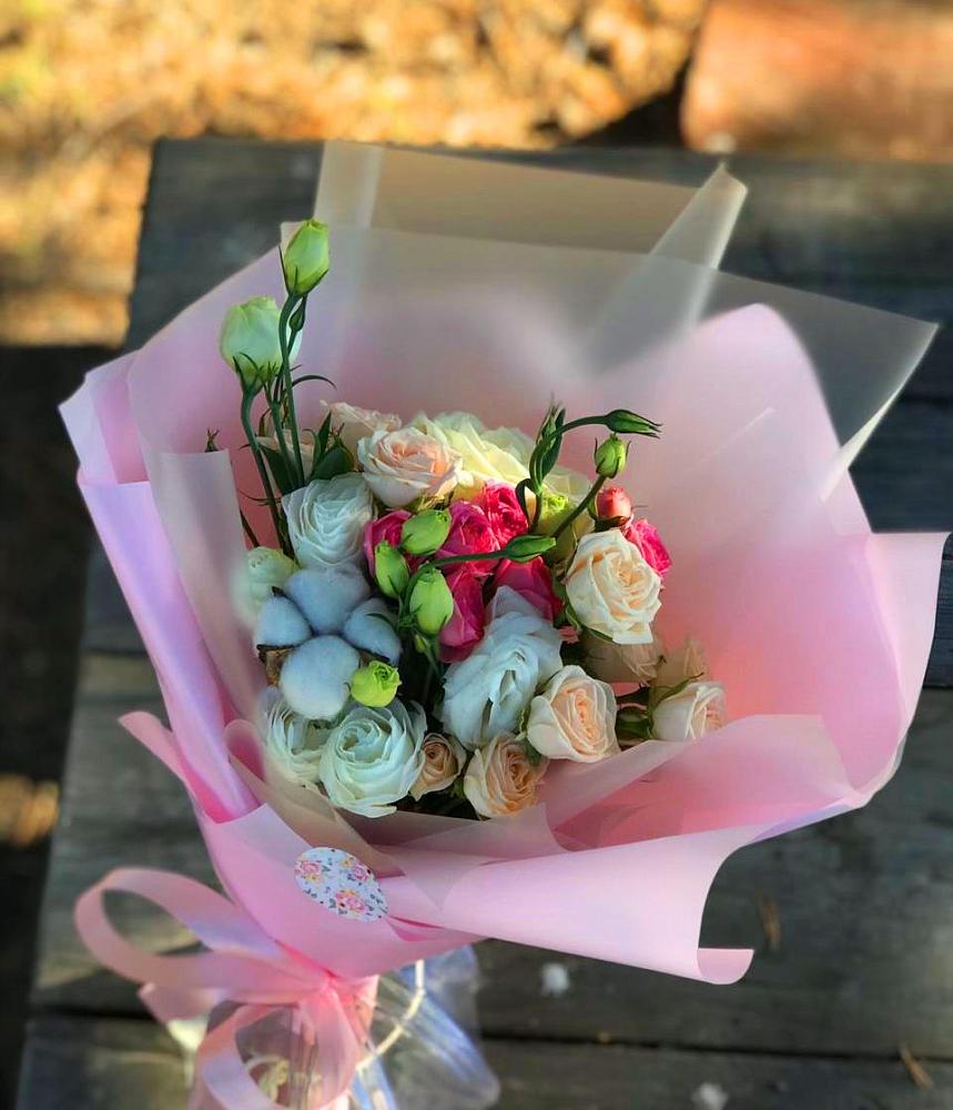 Букет цветов из: Розы и Лизиантусы в Троицко-Печорске