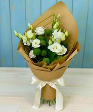 Букет цветов из:  Хризантемы и Лизиантусы в Троицко-Печорске