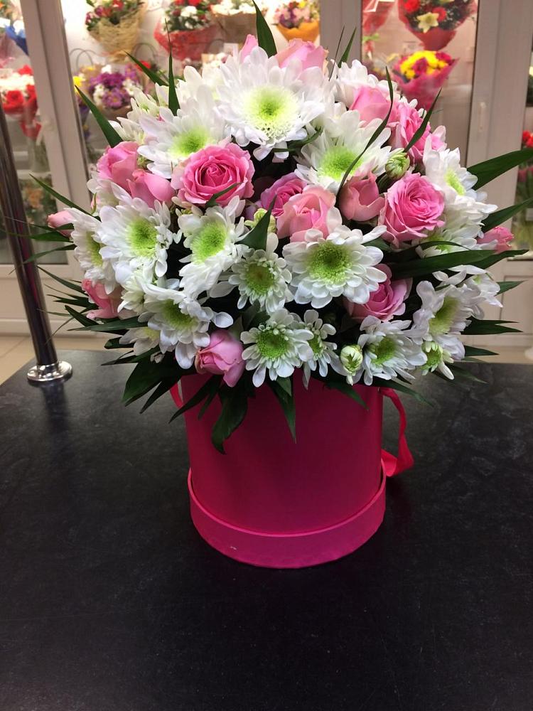 Цветочная композиция из Розы и Хризантемы в шляпной коробке в Троицко-Печорске