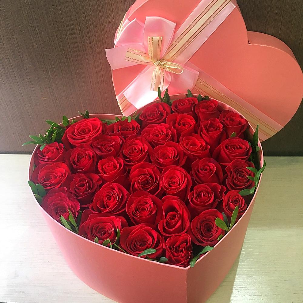 Цветочная композиция из Розы в коробке в виде сердца в Троицко-Печорске