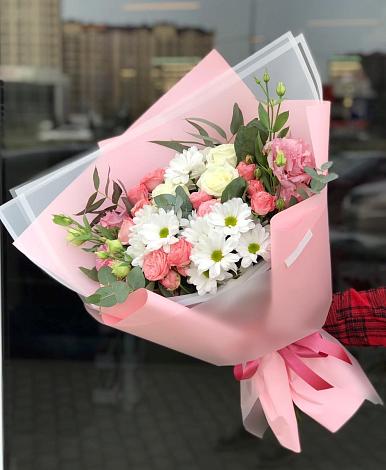 Букет цветов из: Розы, Лизиантусы и Хризантемы в Троицко-Печорске