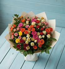 Букет Микс из разноцветных кустовых роз в Троицко-Печорске